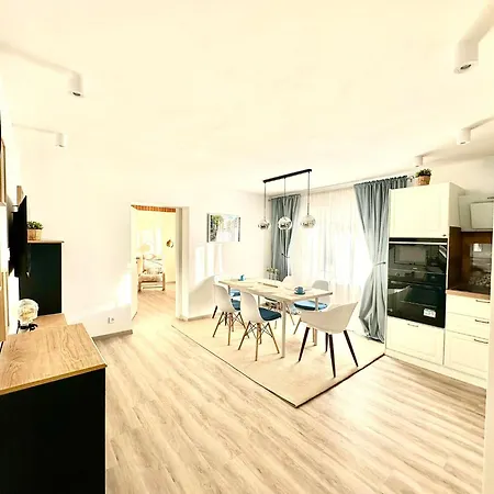 New Lunarglow 3-room With Free Parking Apartmán