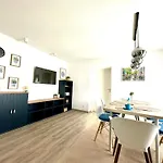 New Lunarglow 3-room With Free Parking Apartamento
