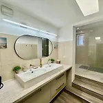 New Lunarglow 3-room With Free Parking Apartamento