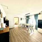 New Lunarglow 3-room With Free Parking Apartamento *