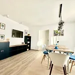 New Lunarglow 3-room With Free Parking * Liubliana