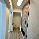 New Lunarglow 3-room With Free Parking Apartamento