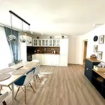 Apartamento New Lunarglow 3-room With Free Parking *