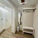 New Lunarglow 3-room With Free Parking Liubliana