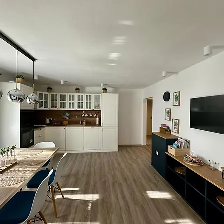 Apartamento New Lunarglow 3-room With Free Parking
