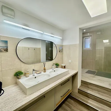 New Lunarglow 3-room With Free Parking Appartamento