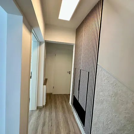 New Lunarglow 3-room With Free Parking Appartamento
