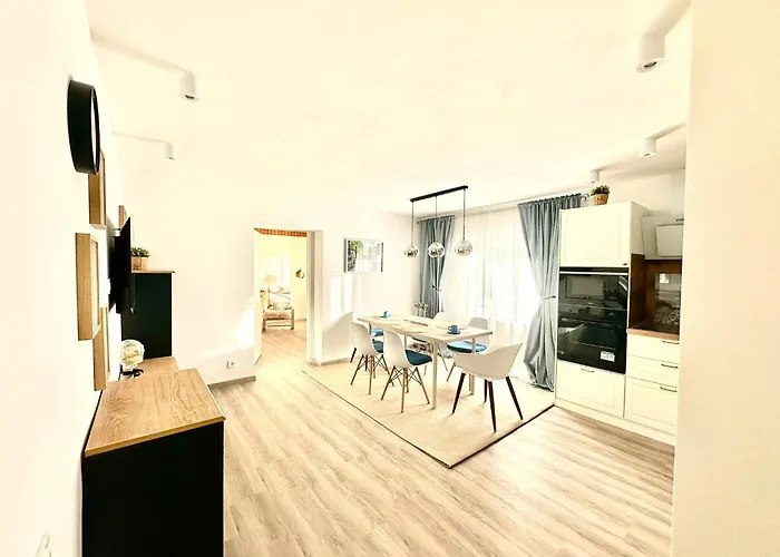 New Lunarglow 3-room With Free Parking Apartmán