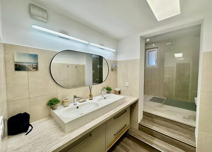 New Lunarglow 3-room With Free Parking Apartmán