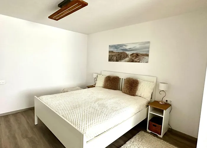 New Lunarglow 3-room With Free Parking Apartamento