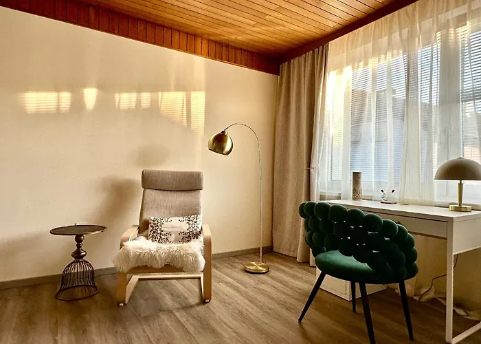 New Lunarglow 3-room With Free Parking