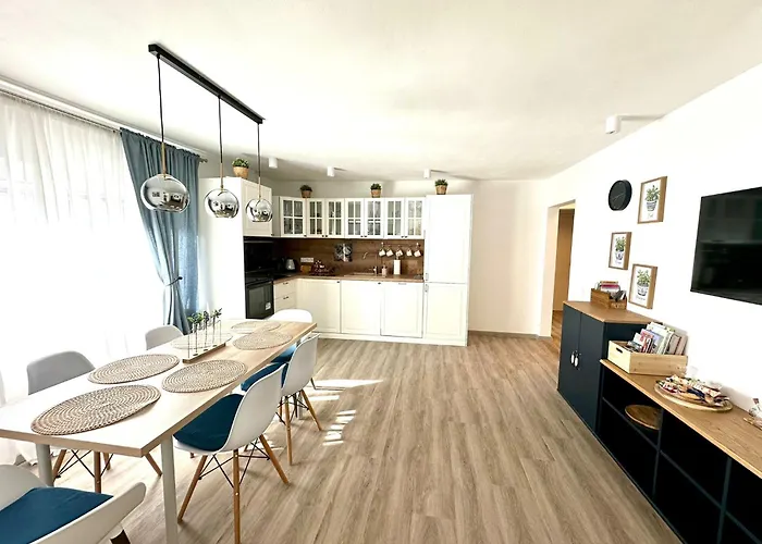 Apartmán New Lunarglow 3-room With Free Parking *