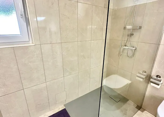 New Lunarglow 3-room With Free Parking Apartment