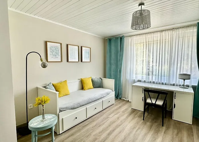 New Lunarglow 3-room With Free Parking *