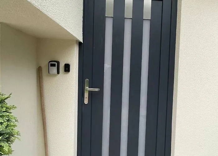 New Lunarglow 3-room With Free Parking Apartment