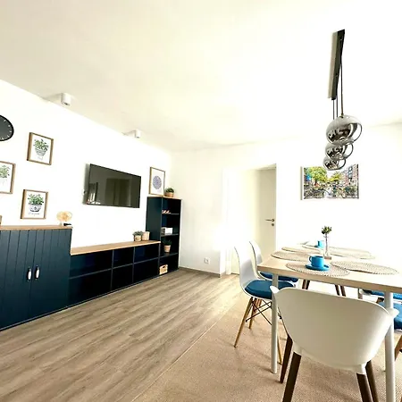 New Lunarglow 3-room With Free Parking דירה