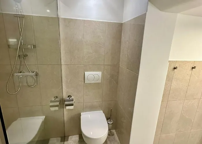 New Lunarglow 3-room With Free Parking Apartament