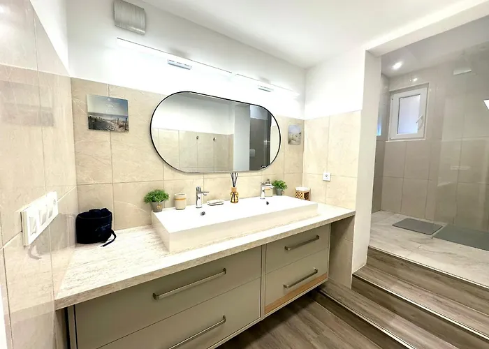 New Lunarglow 3-room With Free Parking * Ljubljana