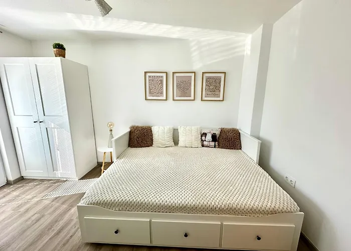 New Lunarglow 3-room With Free Parking *